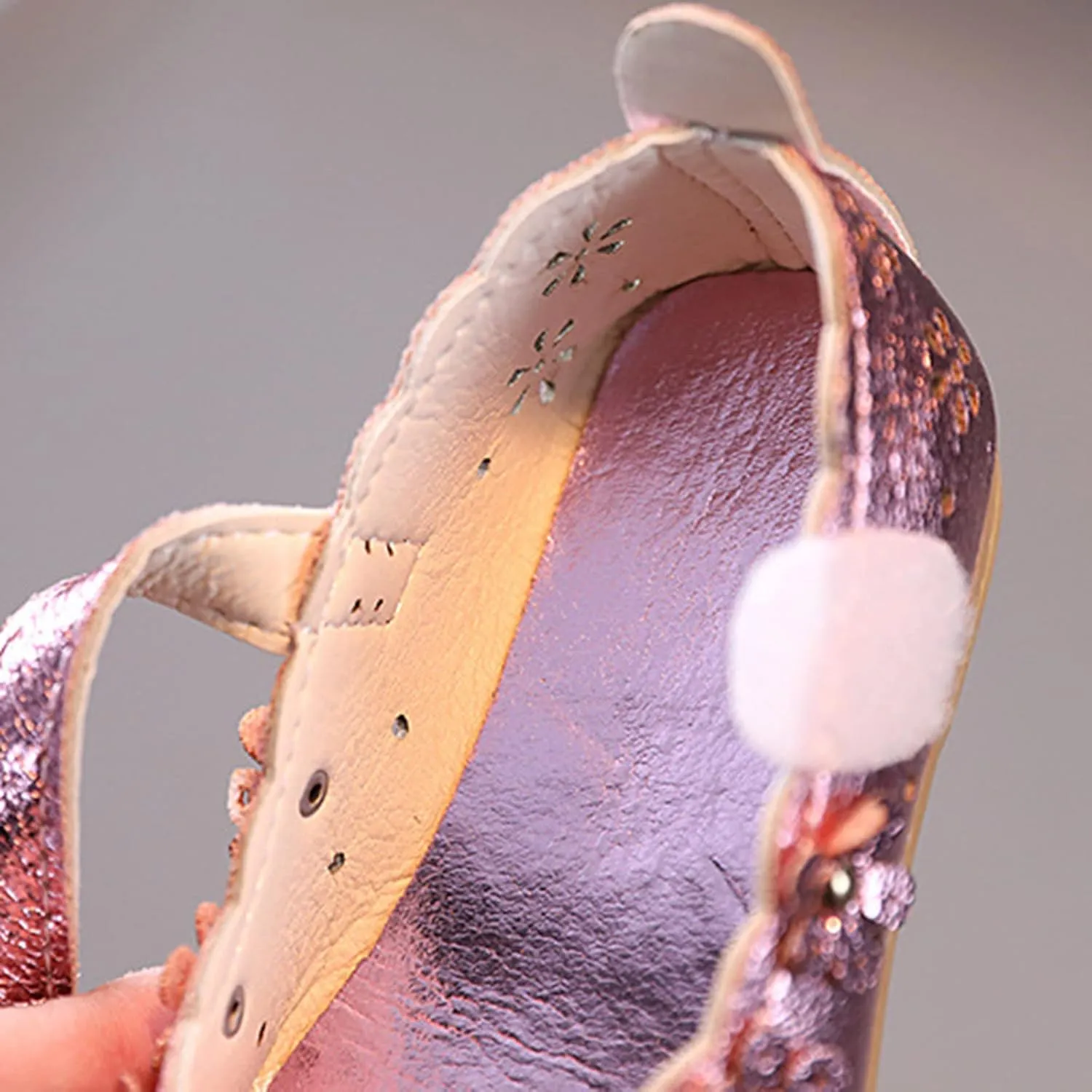 Children Low Heel Foot Warmer Girls Sandal Shoes Flower Shoes Hollow Flower Shoes Soft Sole Princess Sandals