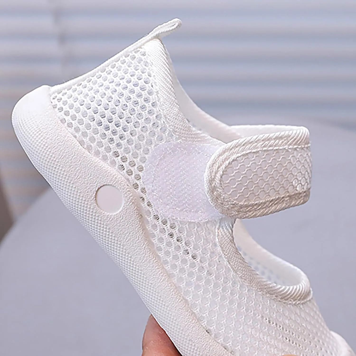 Summer New Hollowed Breathable Mesh Shoes Boys Baotou Anti Kick Sandals Girls Solid Color Beach Slides Shoes for Kids