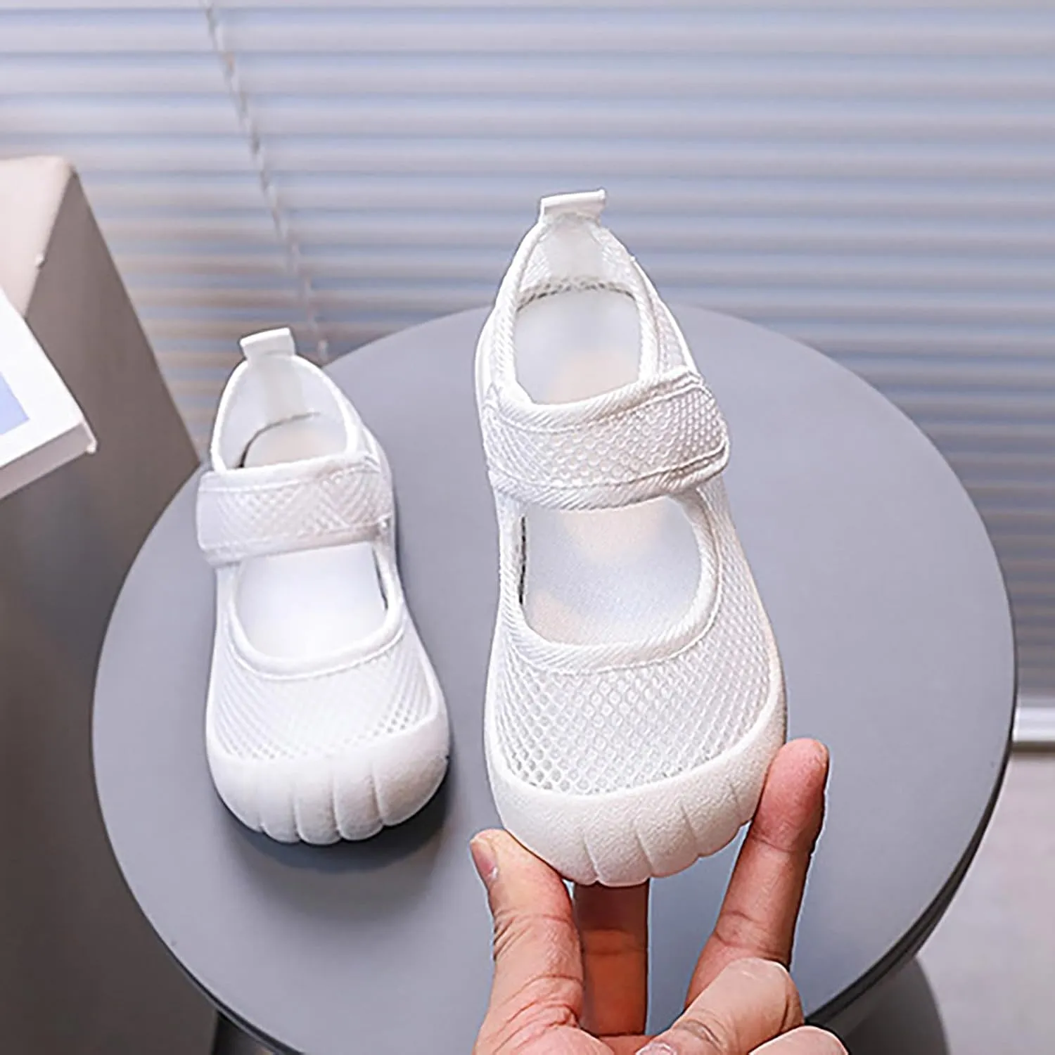 Summer New Hollowed Breathable Mesh Shoes Boys Baotou Anti Kick Sandals Girls Solid Color Beach Slides Shoes for Kids